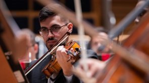 Taubaté: Ex-aluno da escola Fêgo Camargo é admitido na Orquestra Sinfônica da Unicamp
